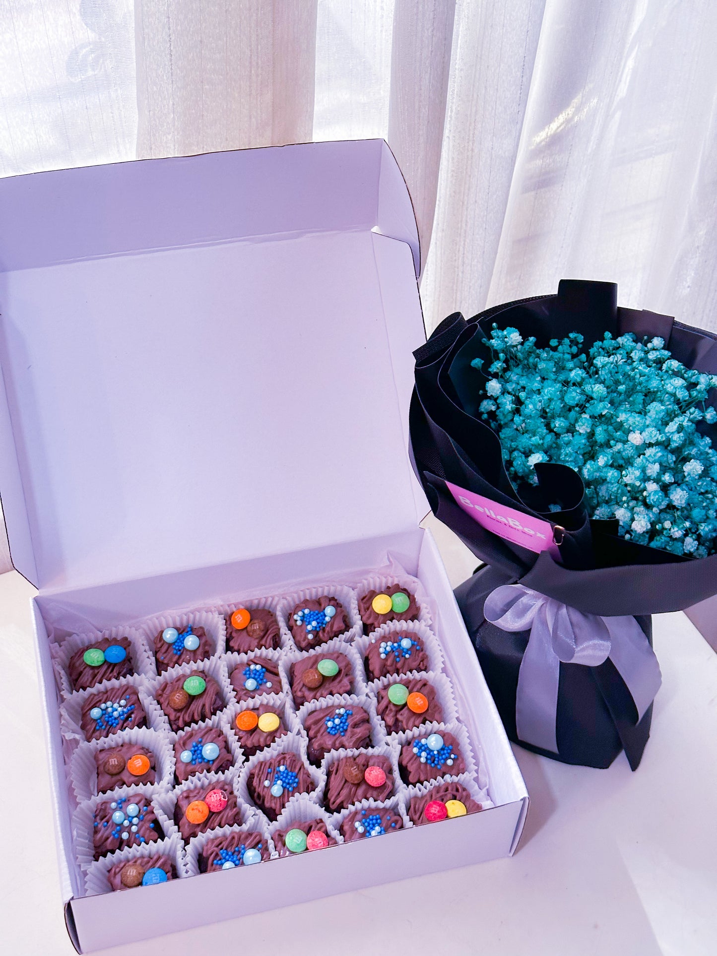 Bundle ( 25 pcs mini bite brownie + blue baby breath ( s size)