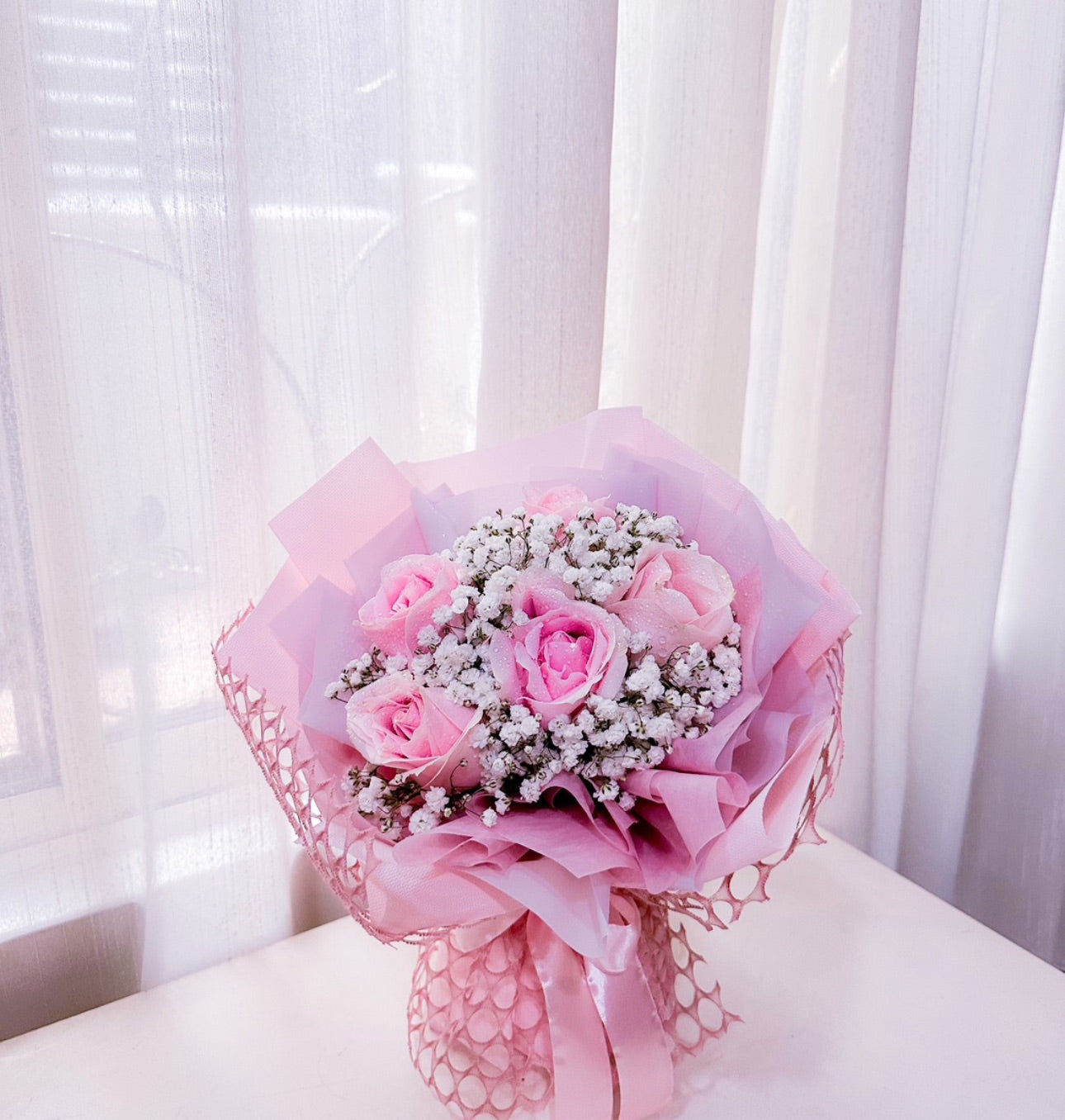 5 stalk pink rose with white baby breath