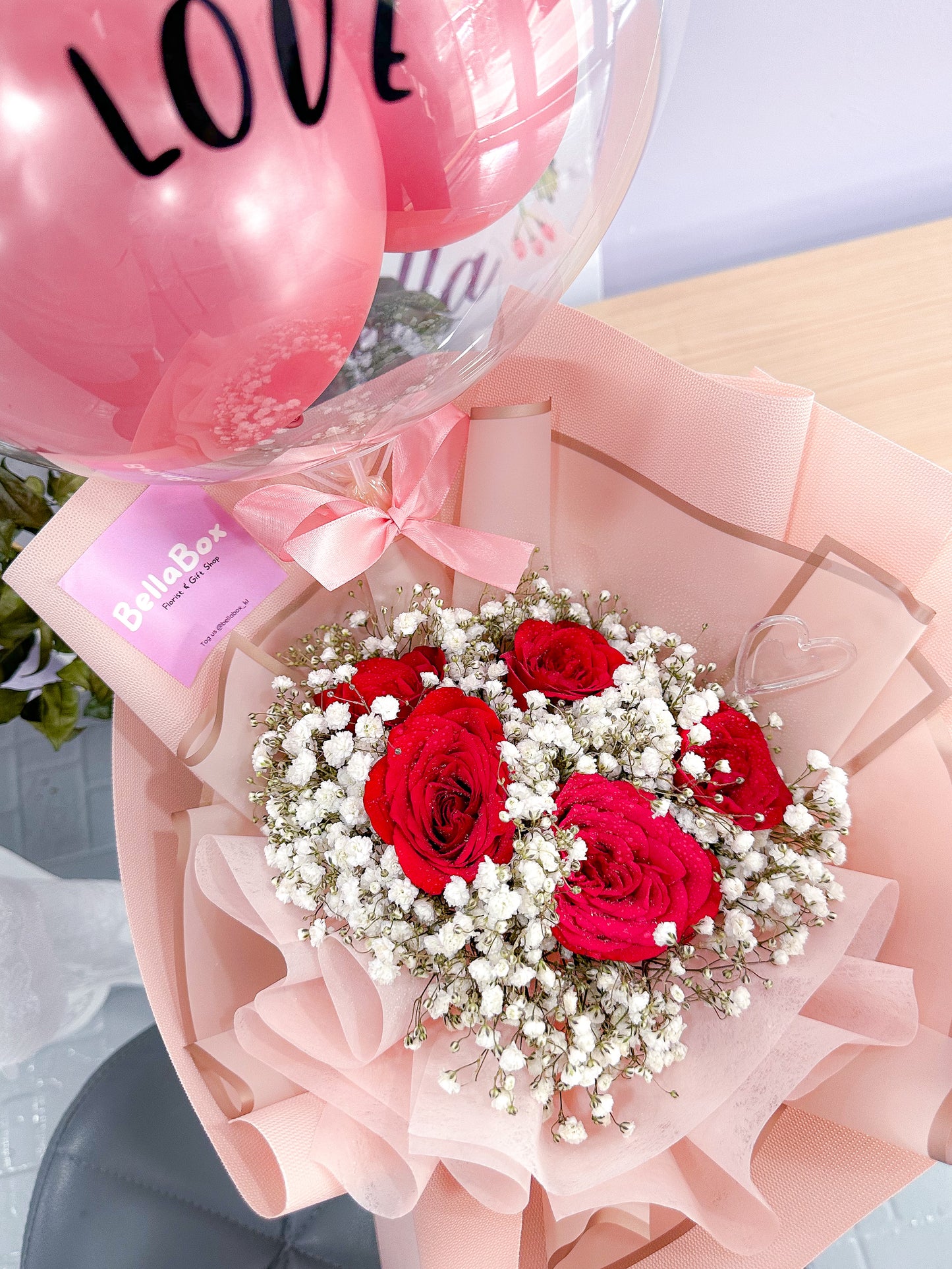 5 Stalk red roses with baby breath + bobo baloon