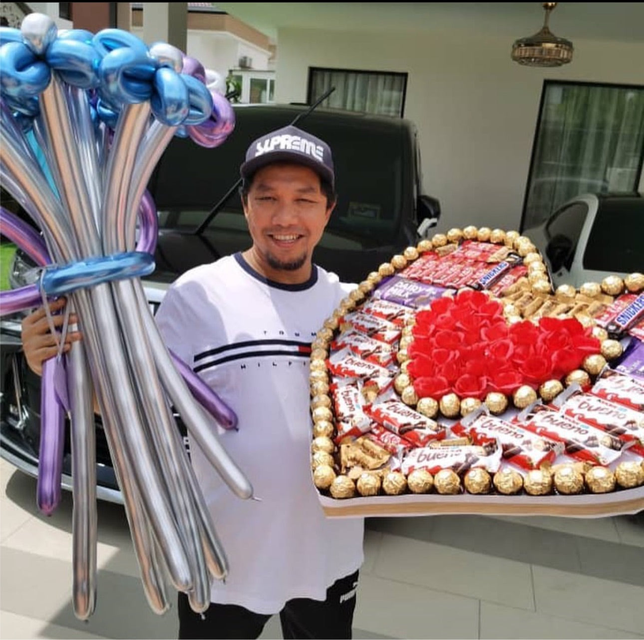 Life Size Chocolate Heart + 10 pcs Baloon bouquet