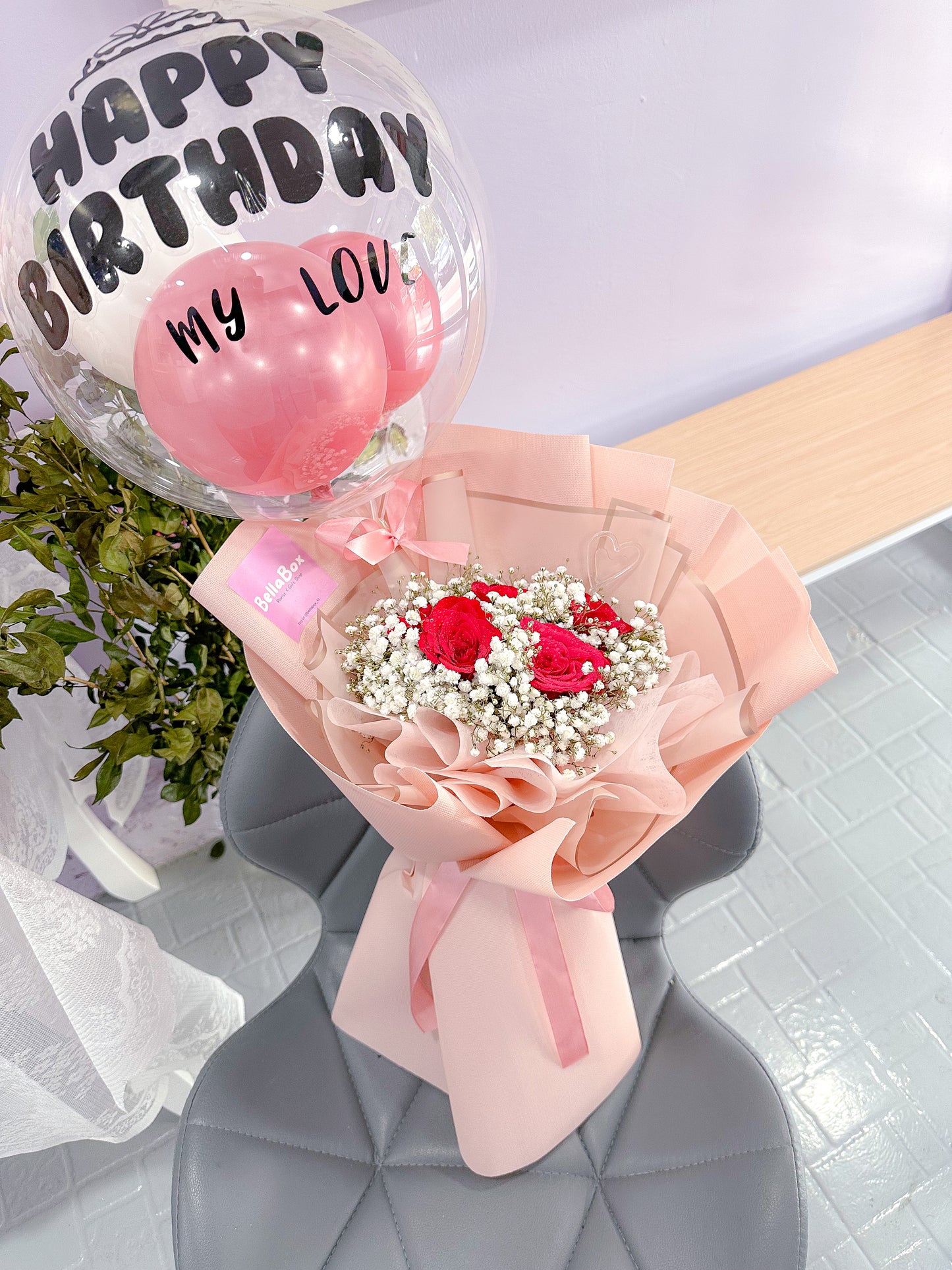 5 Stalk red roses with baby breath + bobo baloon