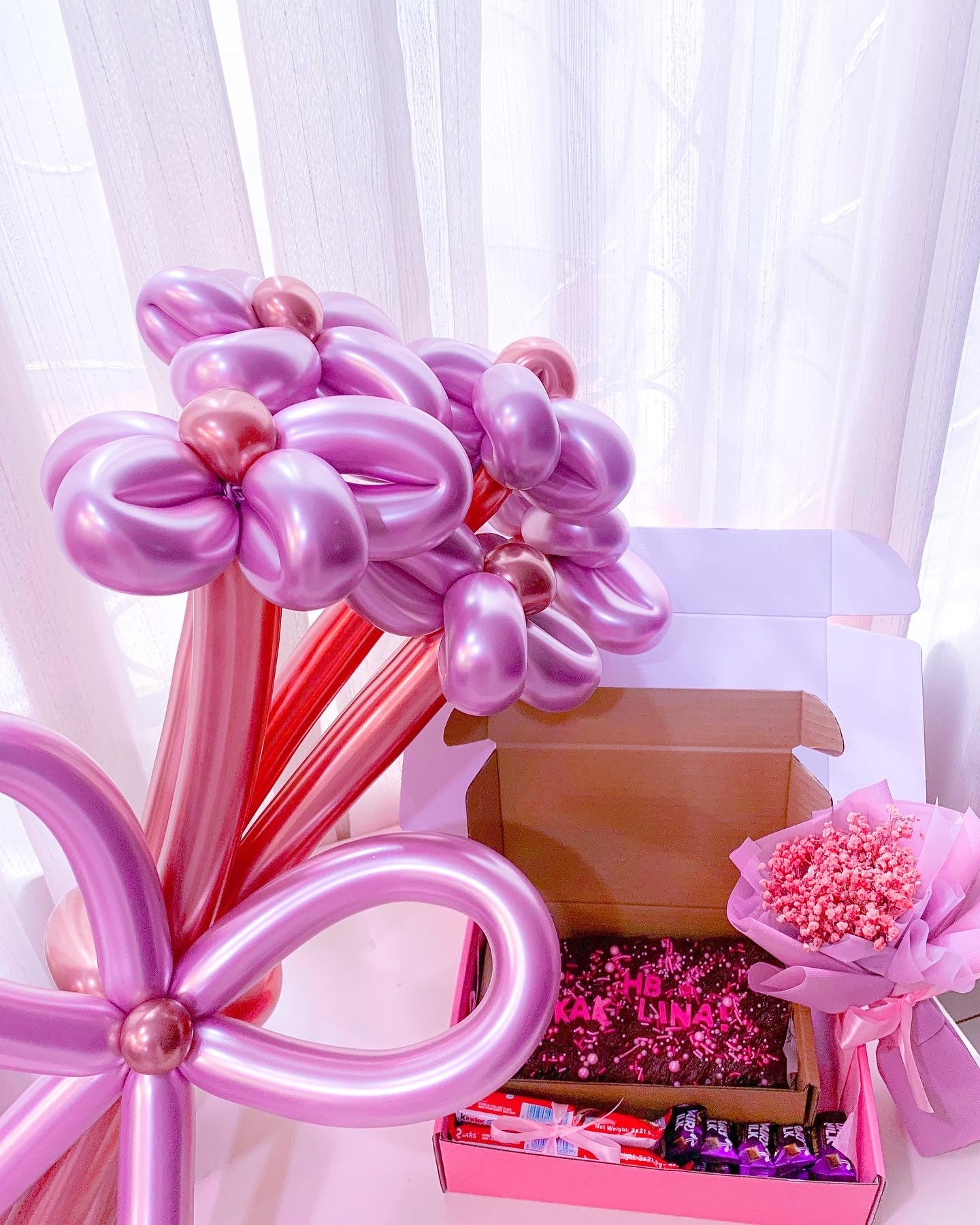 Mix box & Balloon bouquet bundlew