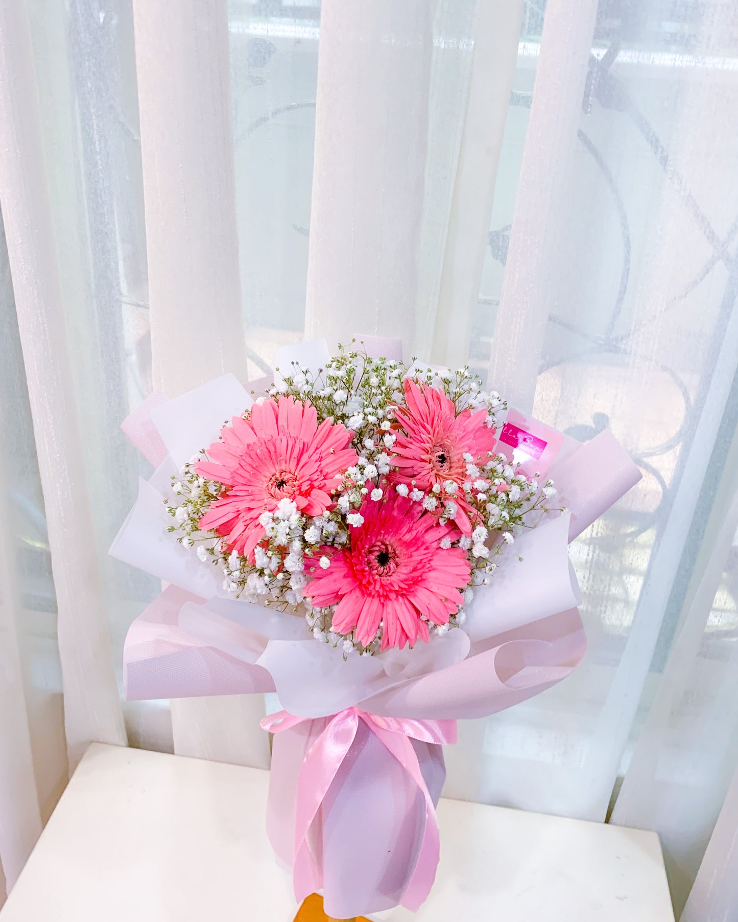 Pink Daisy with white baby breath