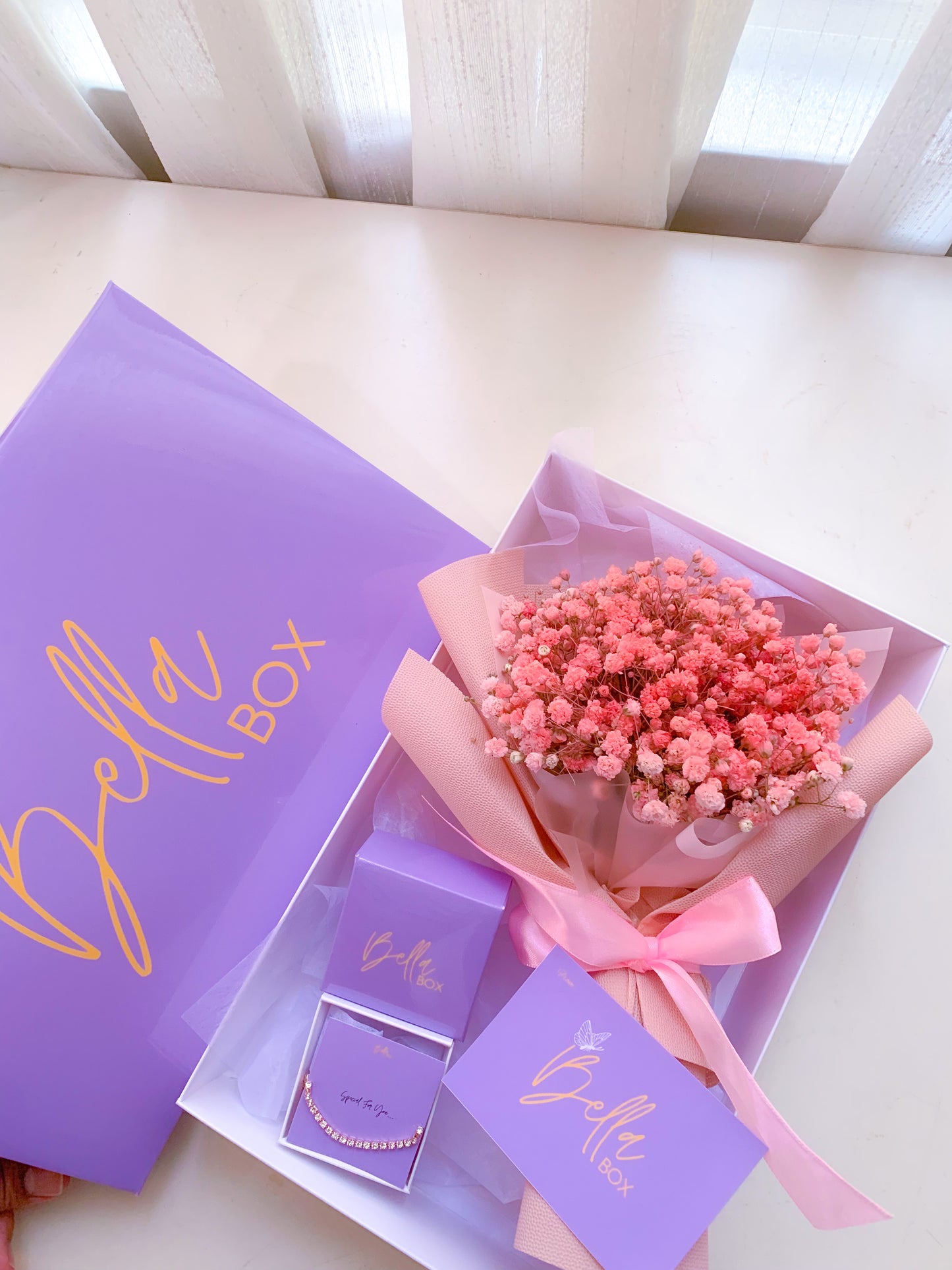 (Available today) Bella Gift Box