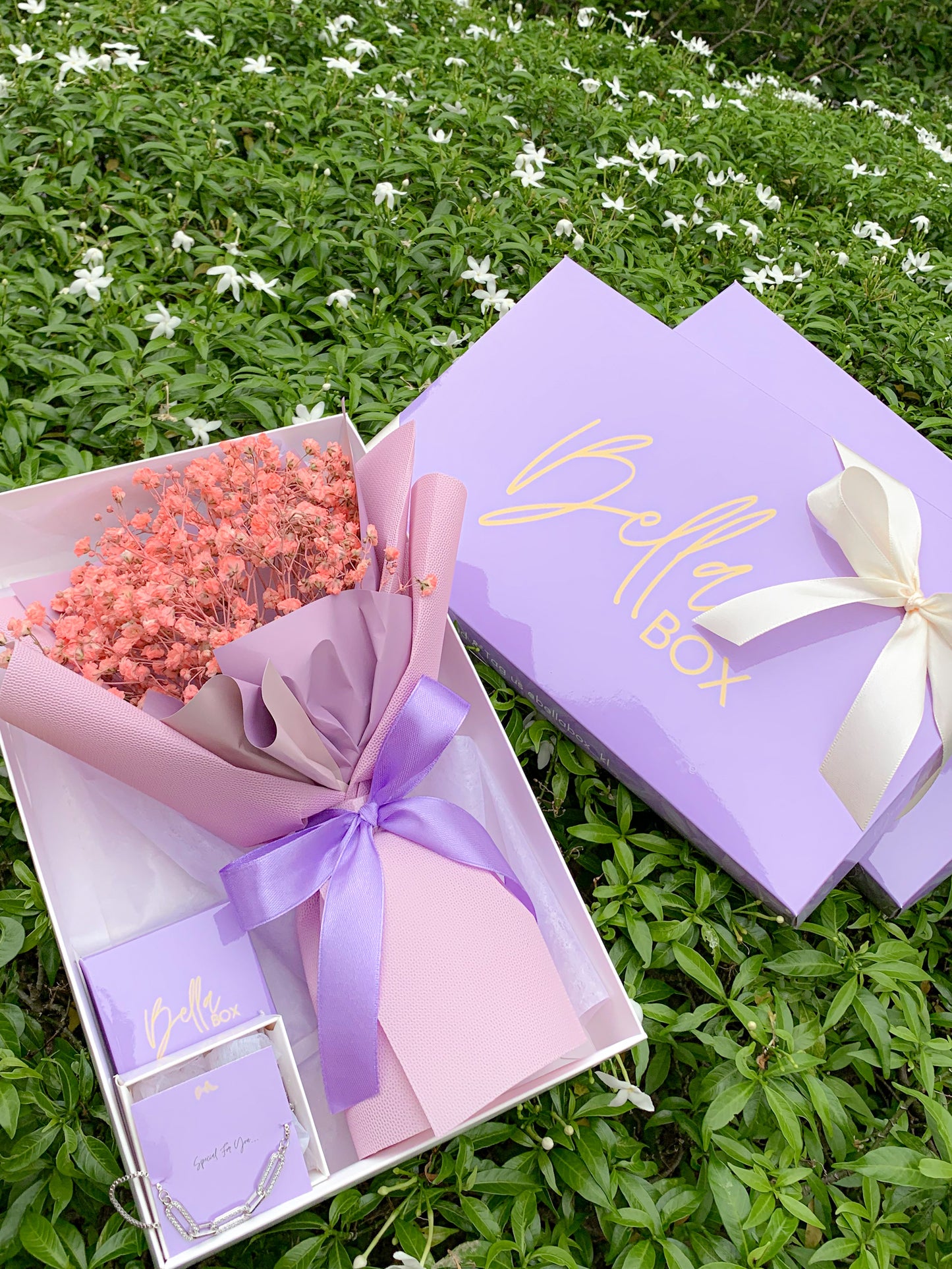 (Available today) Bella Gift Box