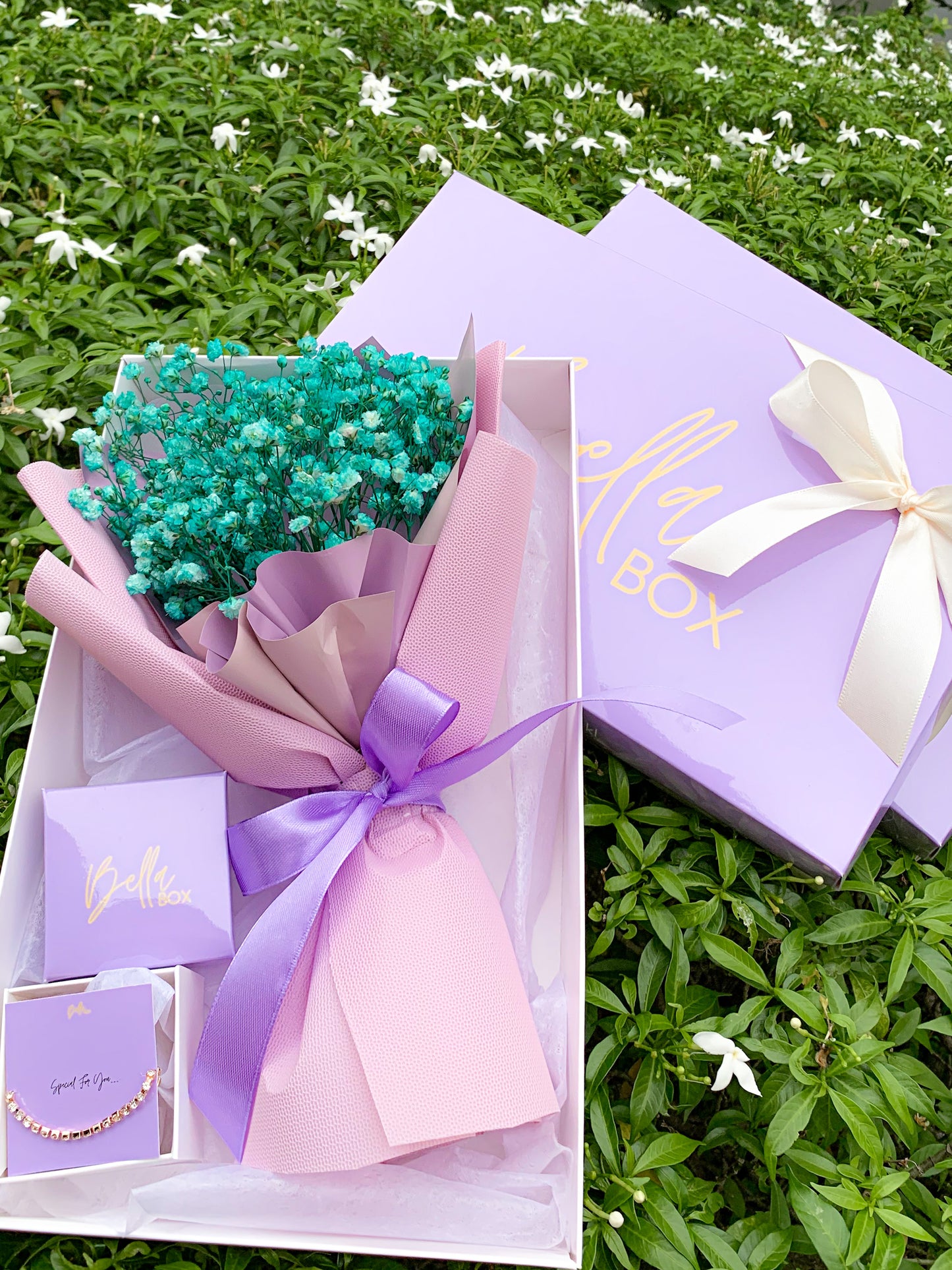 (Available today) Bella Gift Box